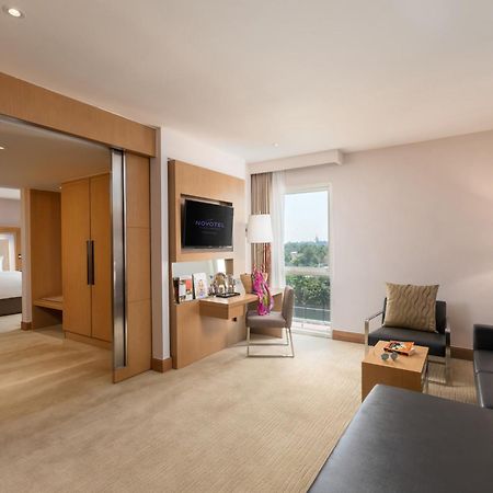Novotel Yangon Max Екстер'єр фото