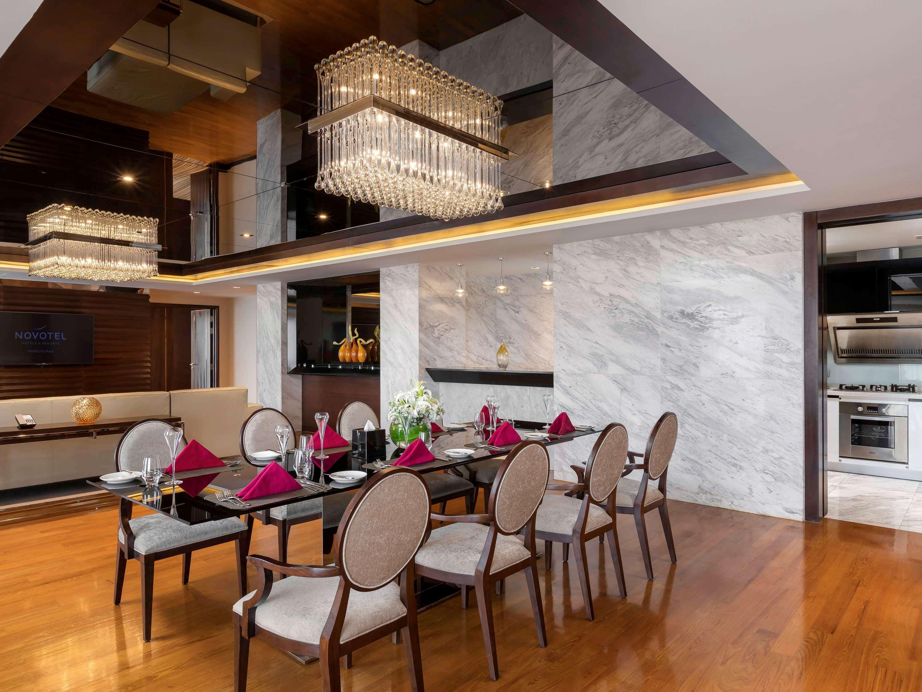 Novotel Yangon Max Екстер'єр фото