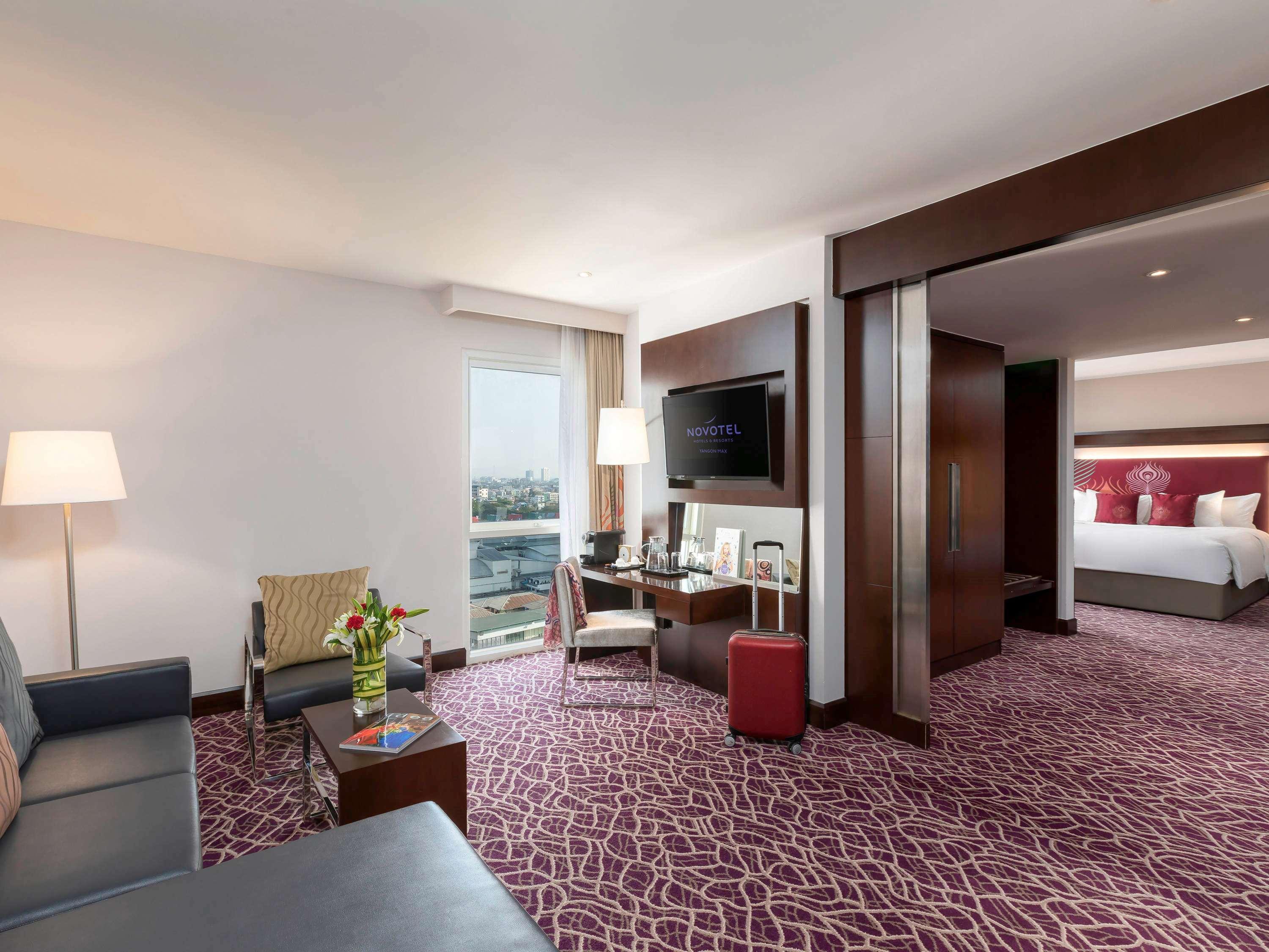 Novotel Yangon Max Екстер'єр фото