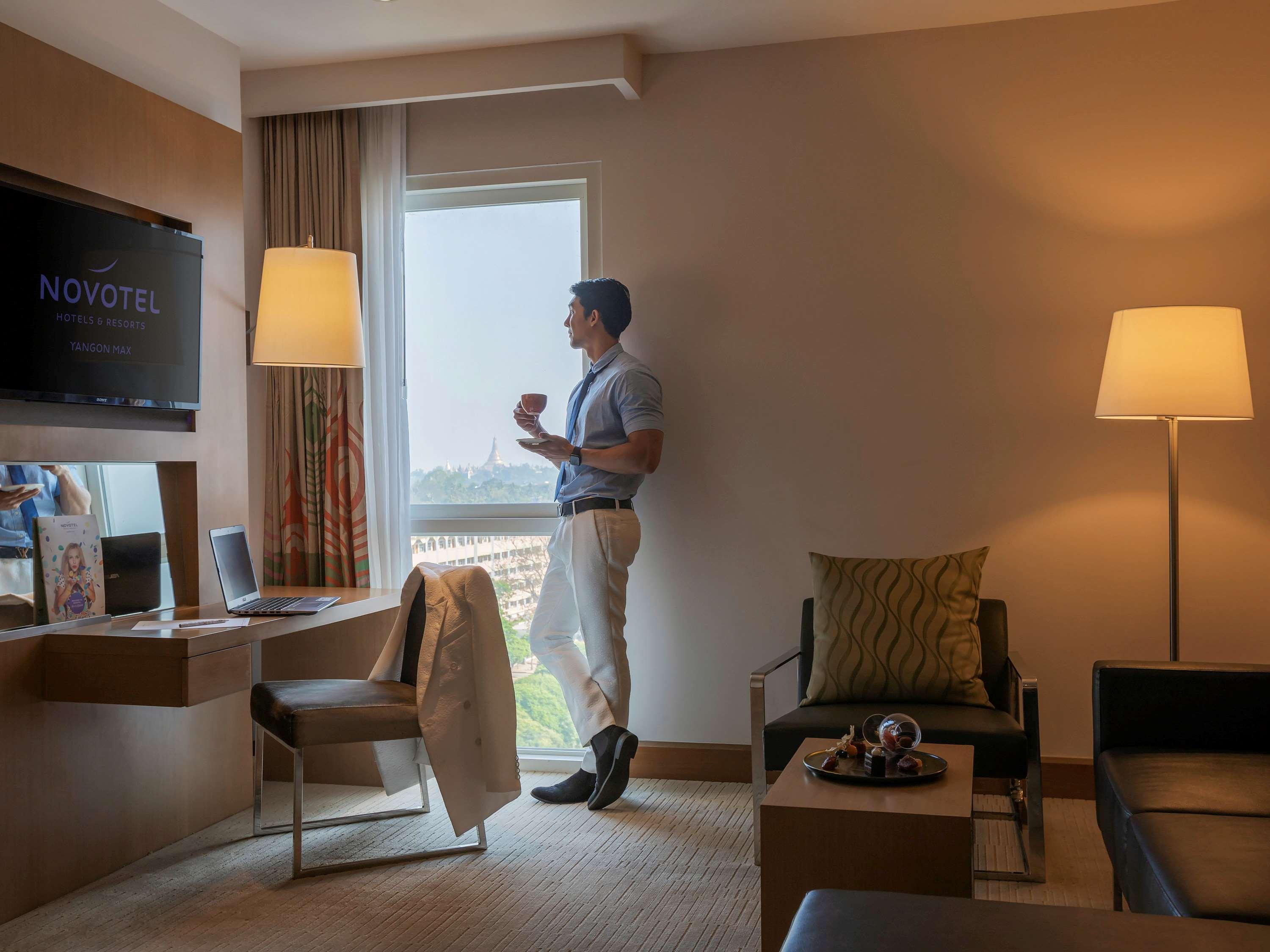 Novotel Yangon Max Екстер'єр фото