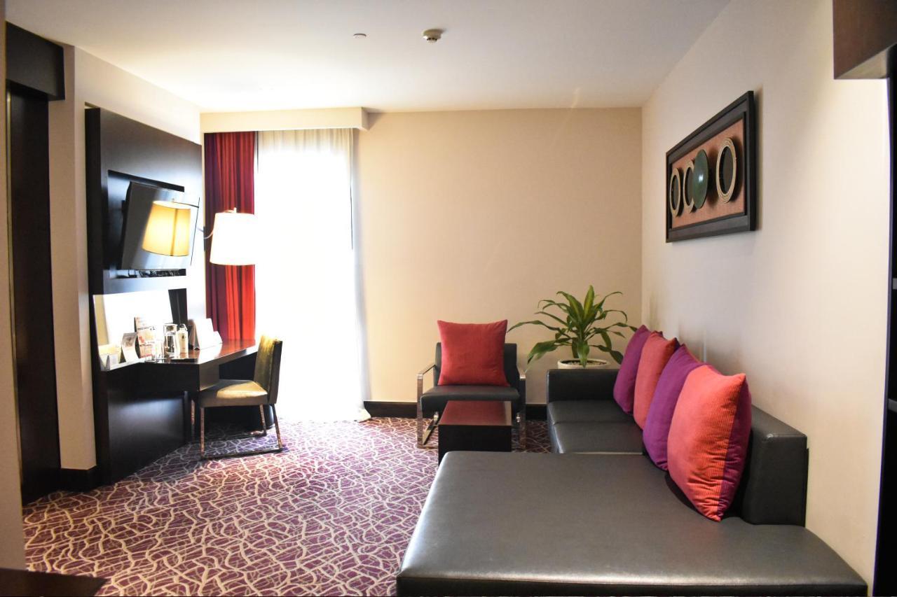 Novotel Yangon Max Екстер'єр фото