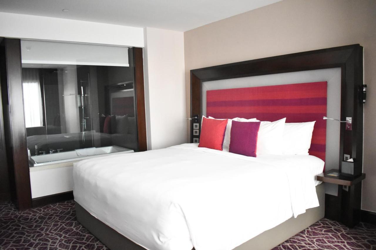Novotel Yangon Max Екстер'єр фото