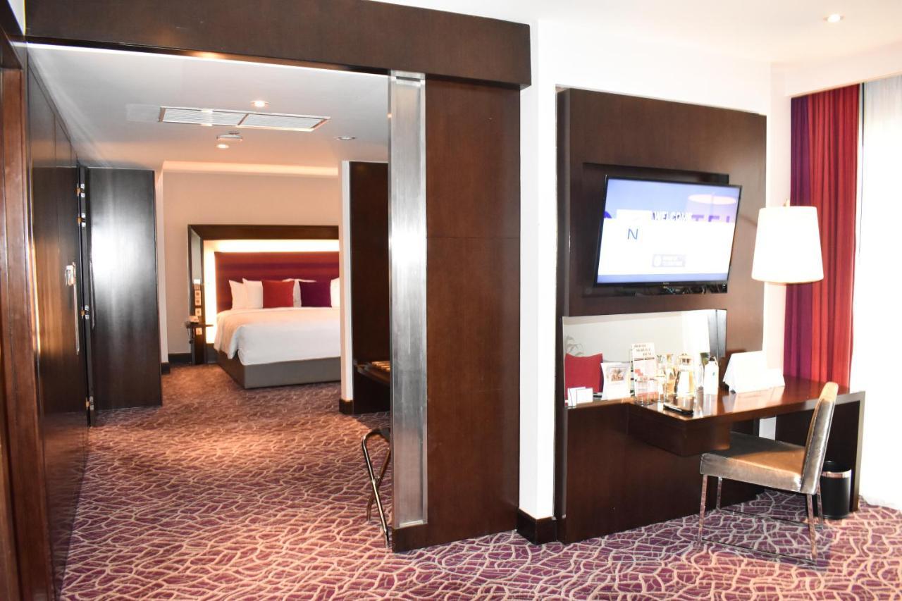 Novotel Yangon Max Екстер'єр фото
