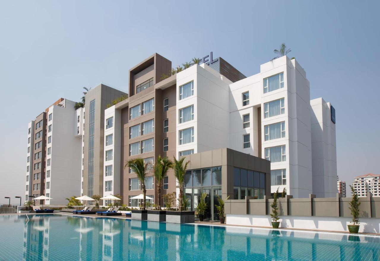 Novotel Yangon Max Екстер'єр фото