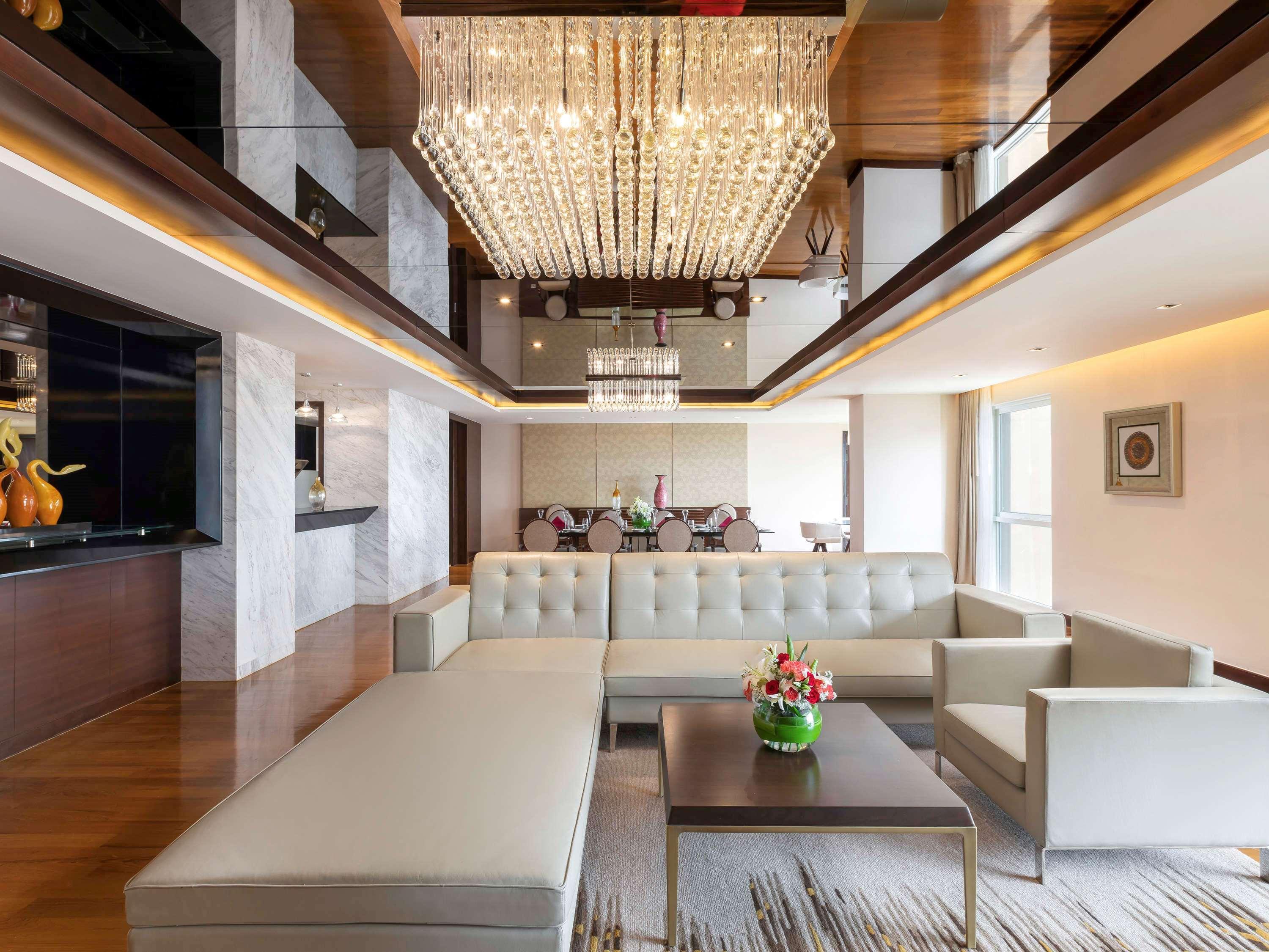 Novotel Yangon Max Екстер'єр фото