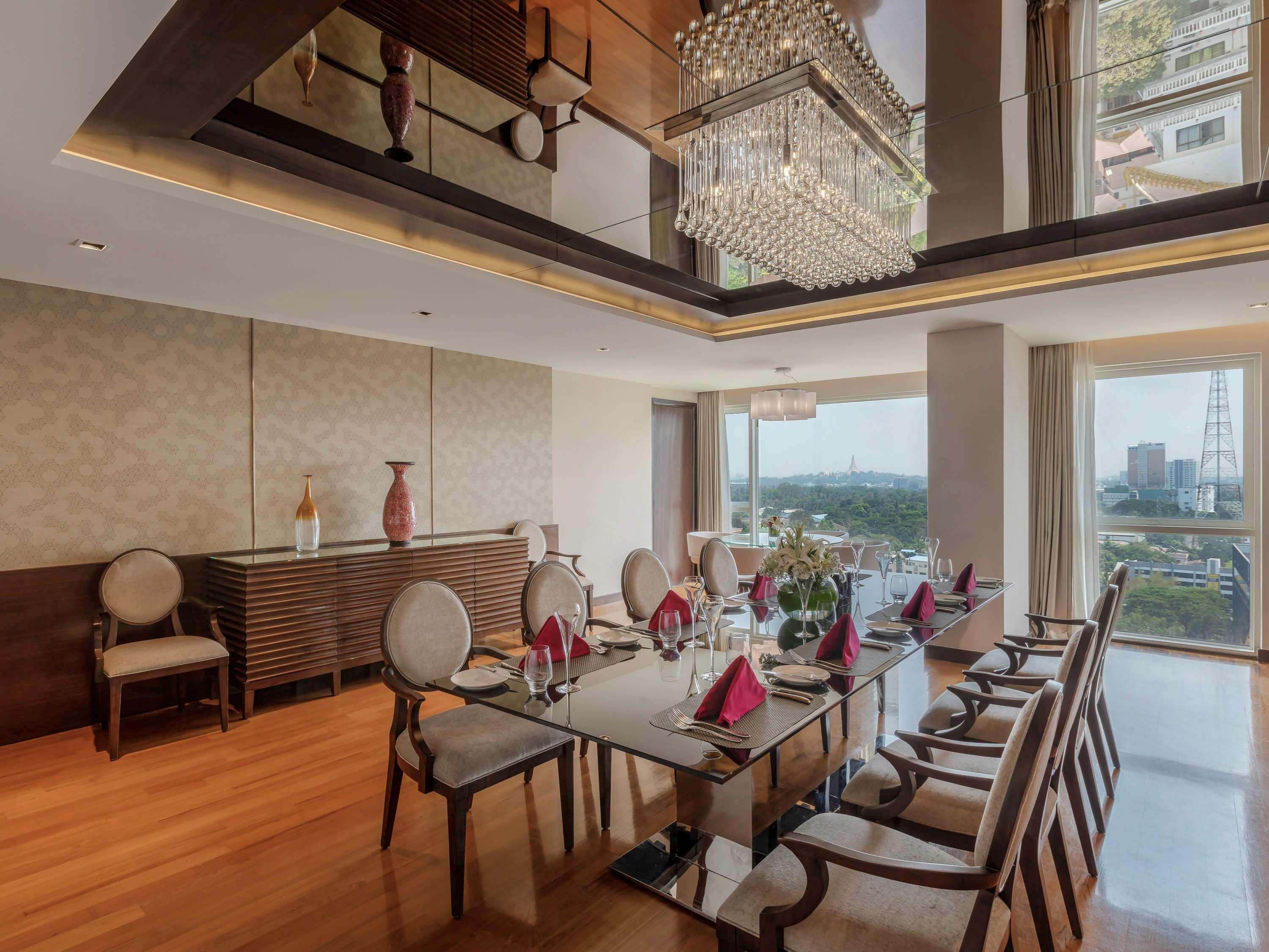 Novotel Yangon Max Екстер'єр фото