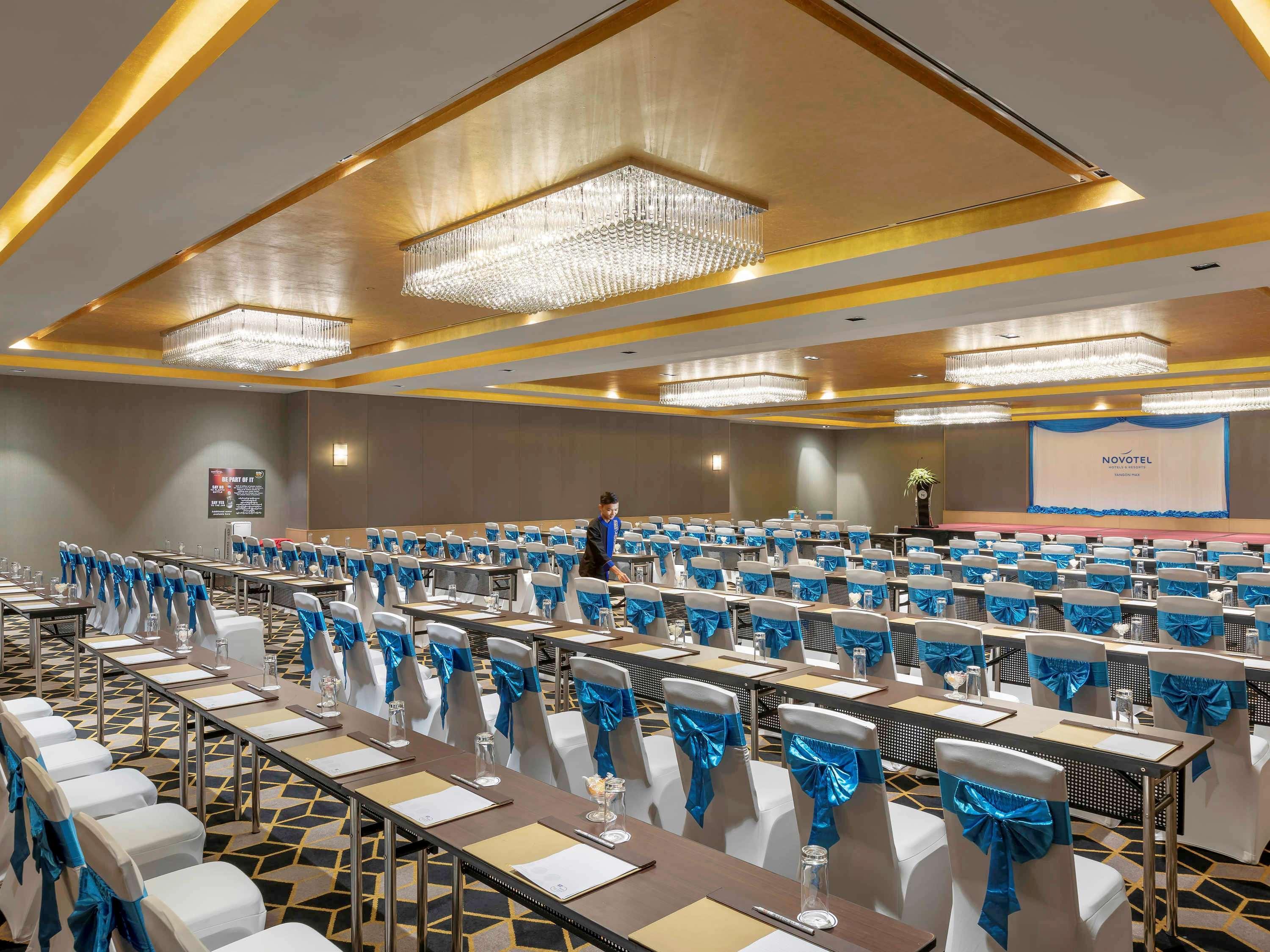 Novotel Yangon Max Екстер'єр фото