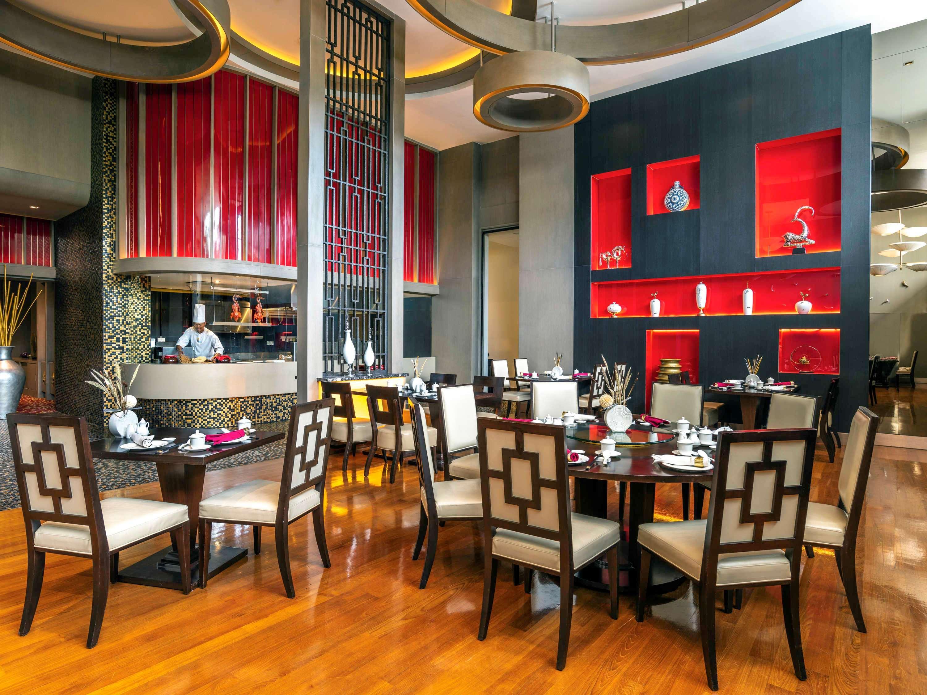 Novotel Yangon Max Екстер'єр фото