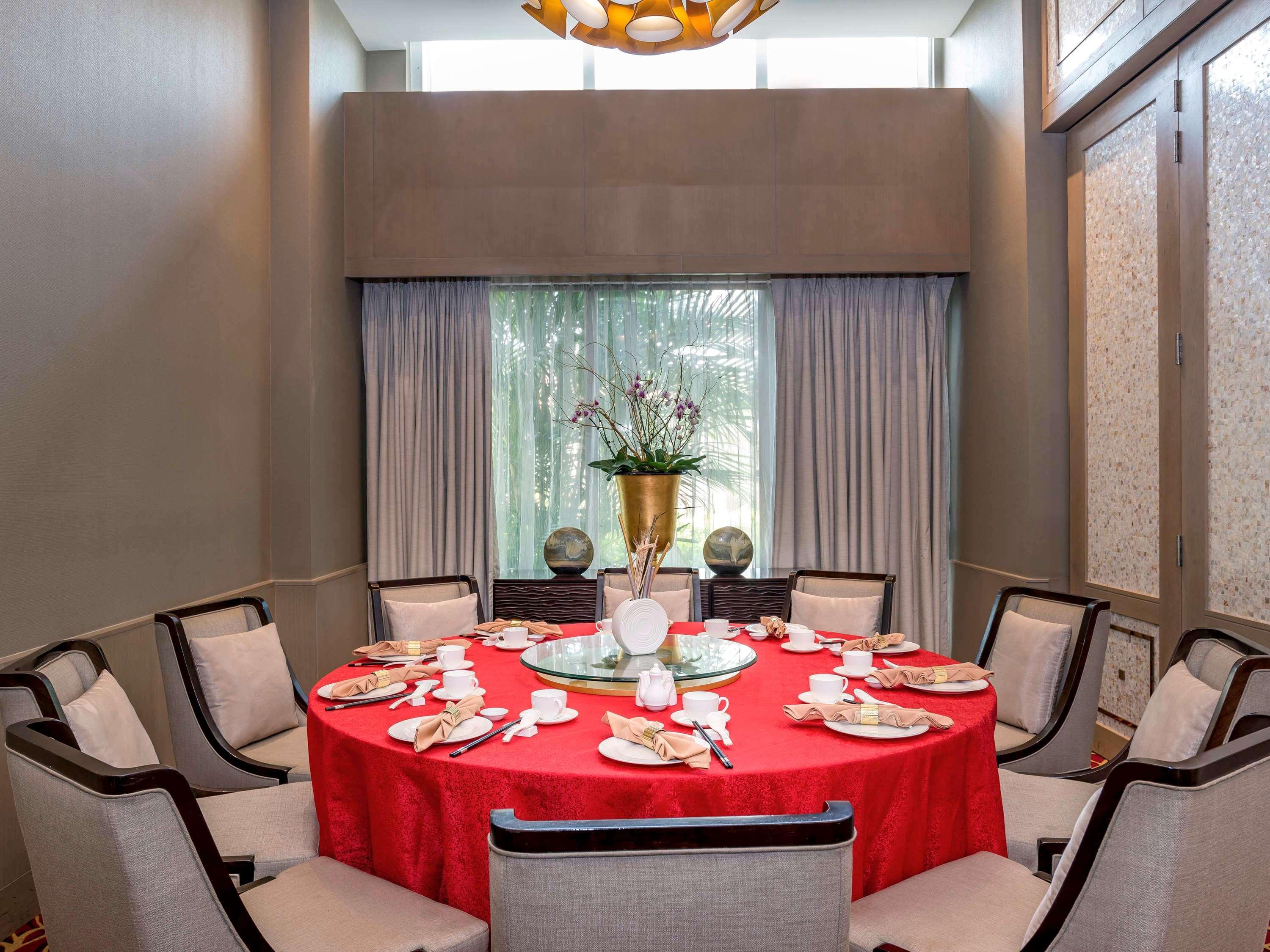 Novotel Yangon Max Екстер'єр фото