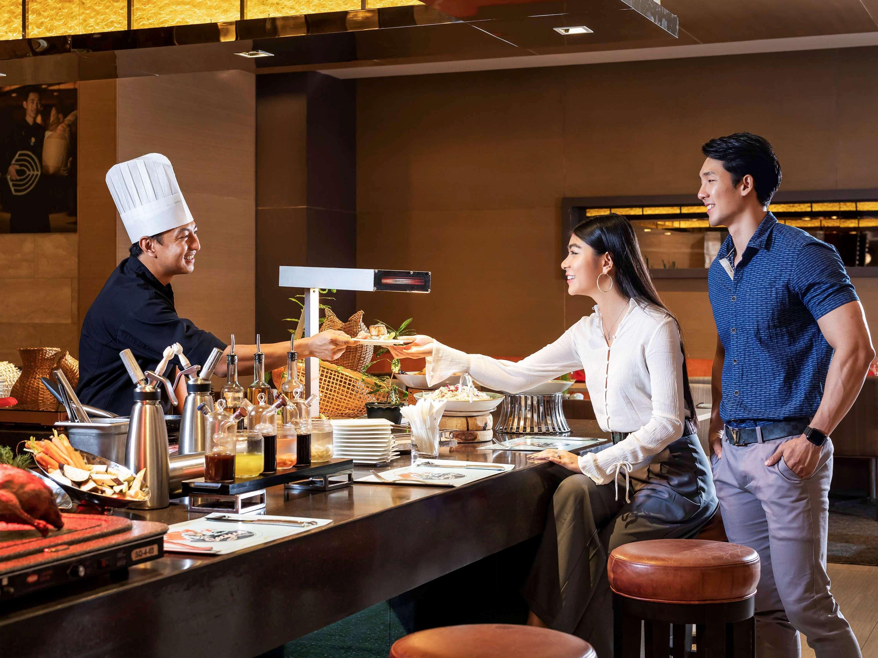 Novotel Yangon Max Екстер'єр фото