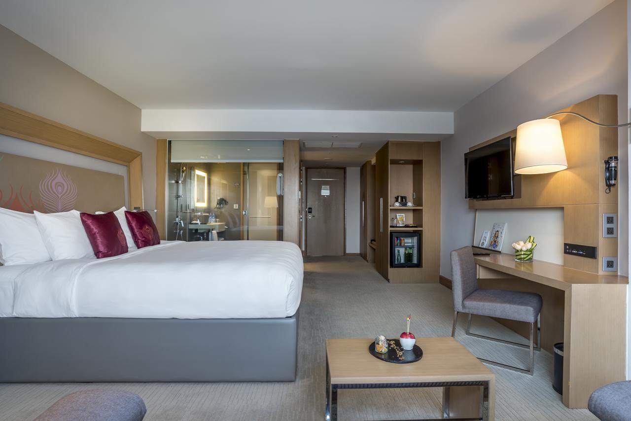 Novotel Yangon Max Екстер'єр фото