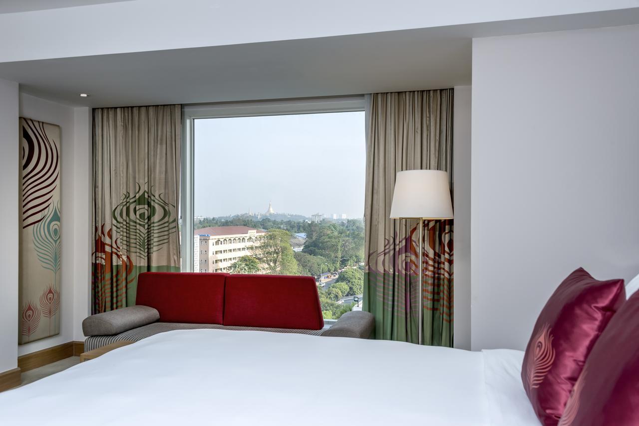 Novotel Yangon Max Екстер'єр фото