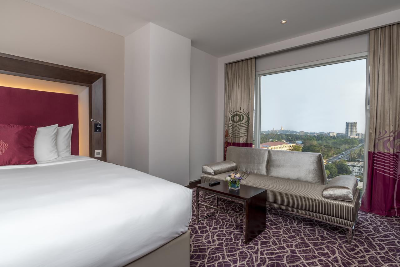Novotel Yangon Max Екстер'єр фото