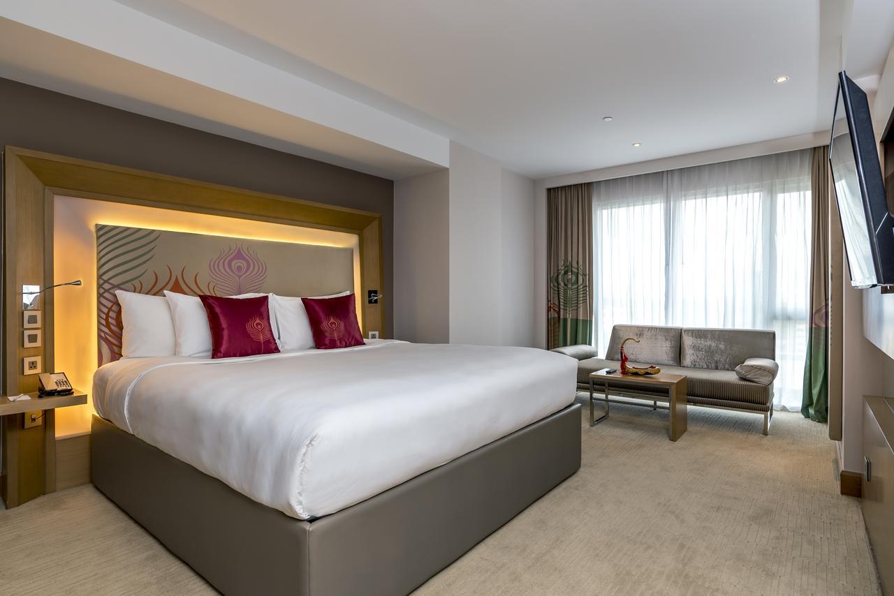 Novotel Yangon Max Екстер'єр фото