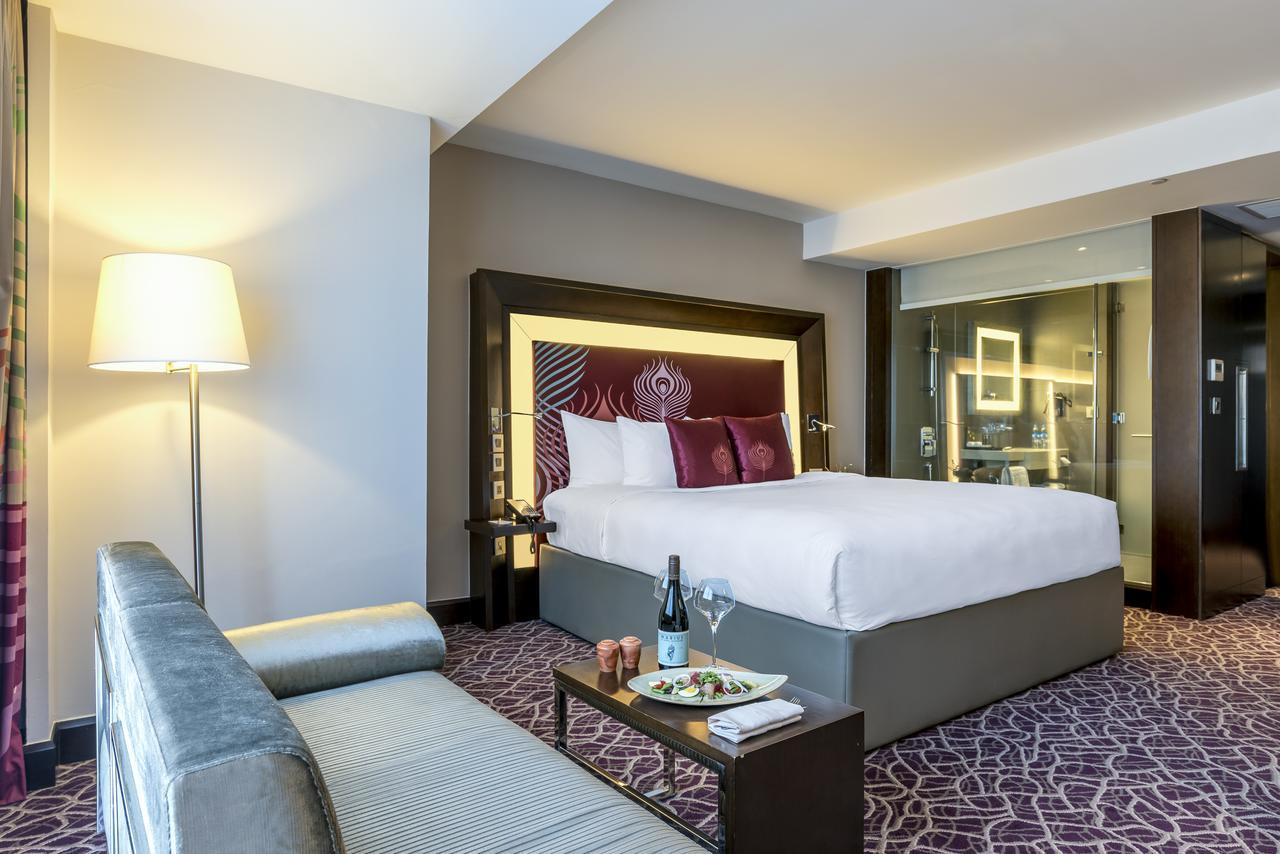 Novotel Yangon Max Екстер'єр фото