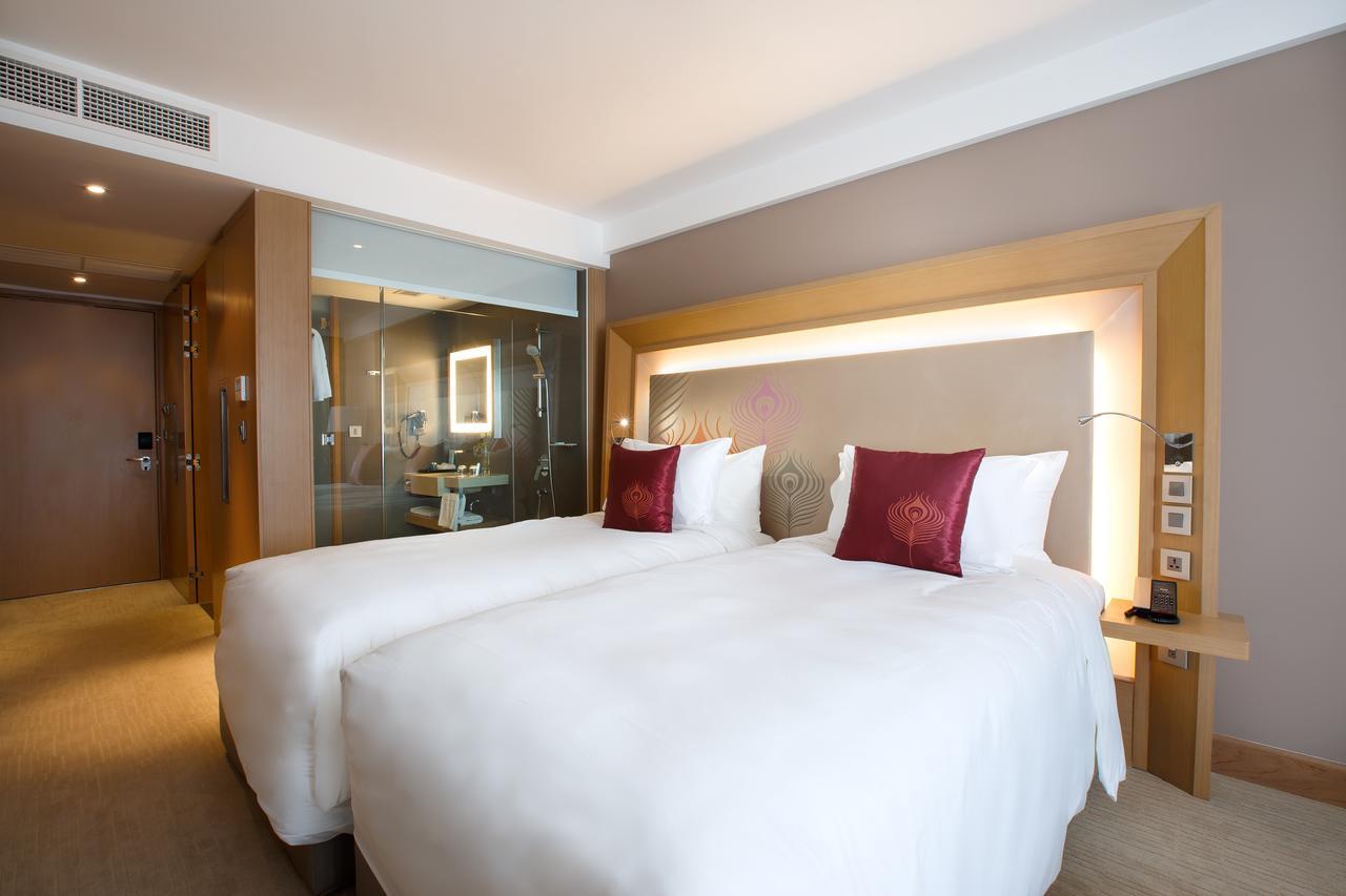 Novotel Yangon Max Екстер'єр фото