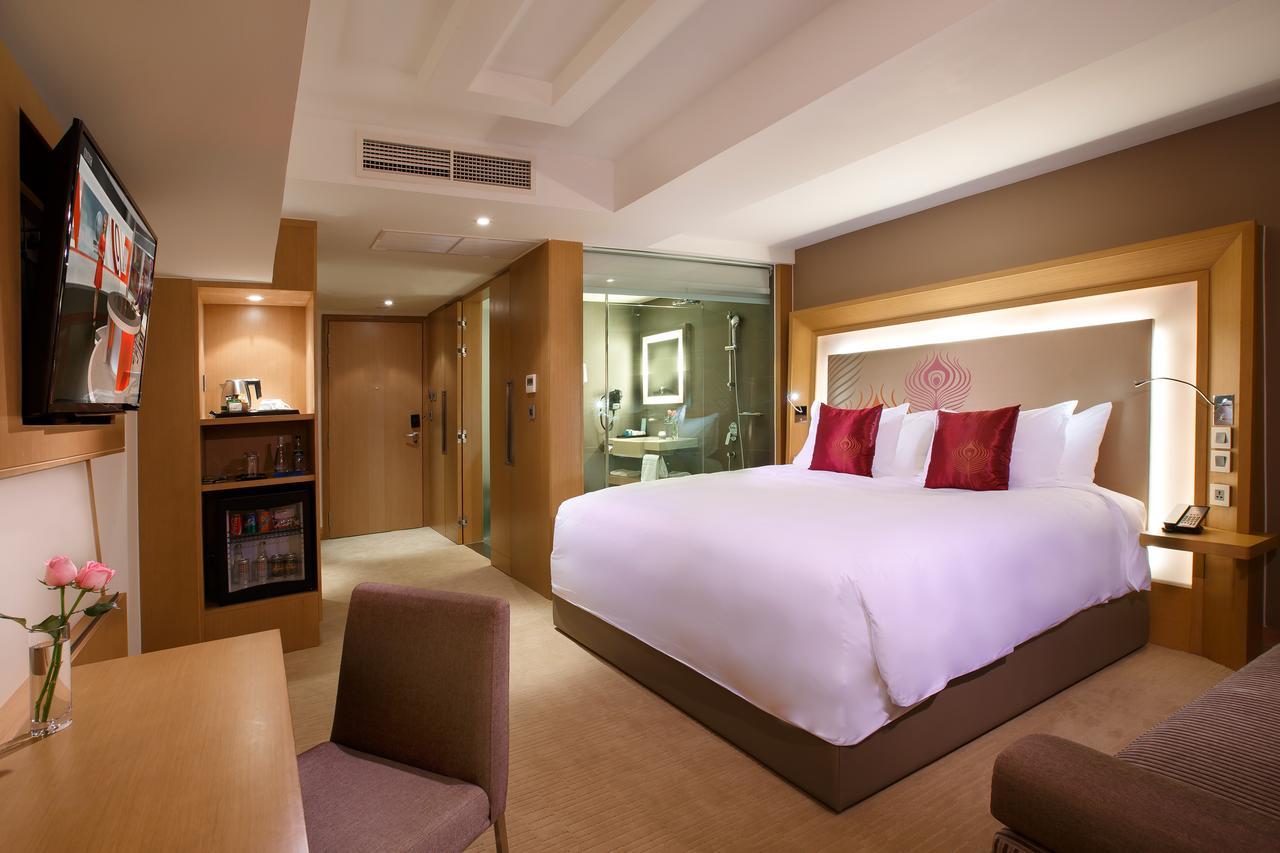 Novotel Yangon Max Екстер'єр фото