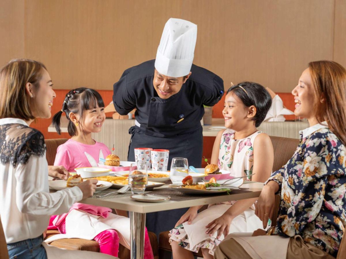 Novotel Yangon Max Екстер'єр фото