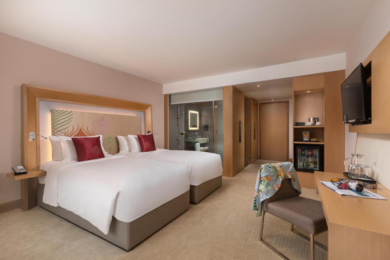 Novotel Yangon Max Екстер'єр фото