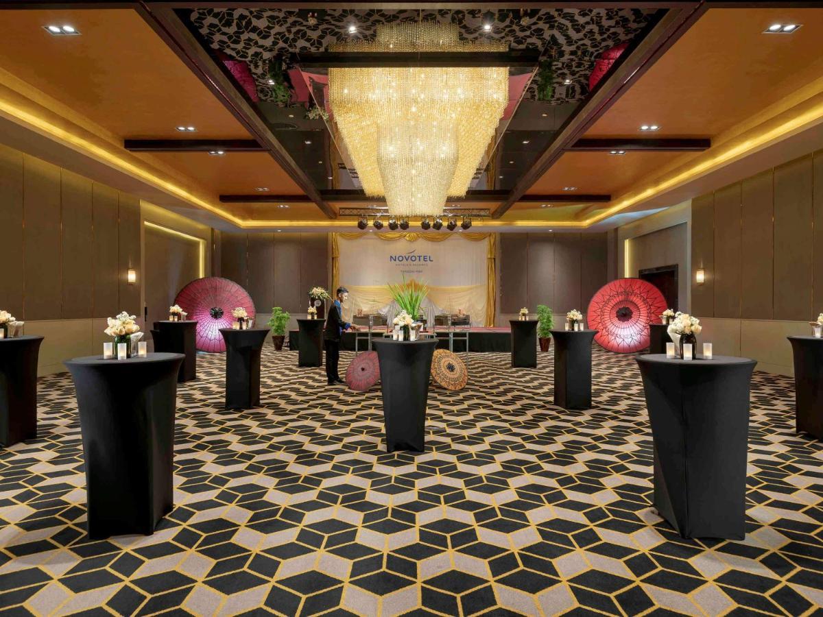 Novotel Yangon Max Екстер'єр фото