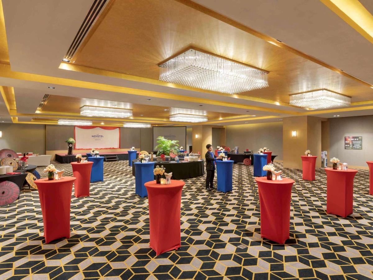 Novotel Yangon Max Екстер'єр фото