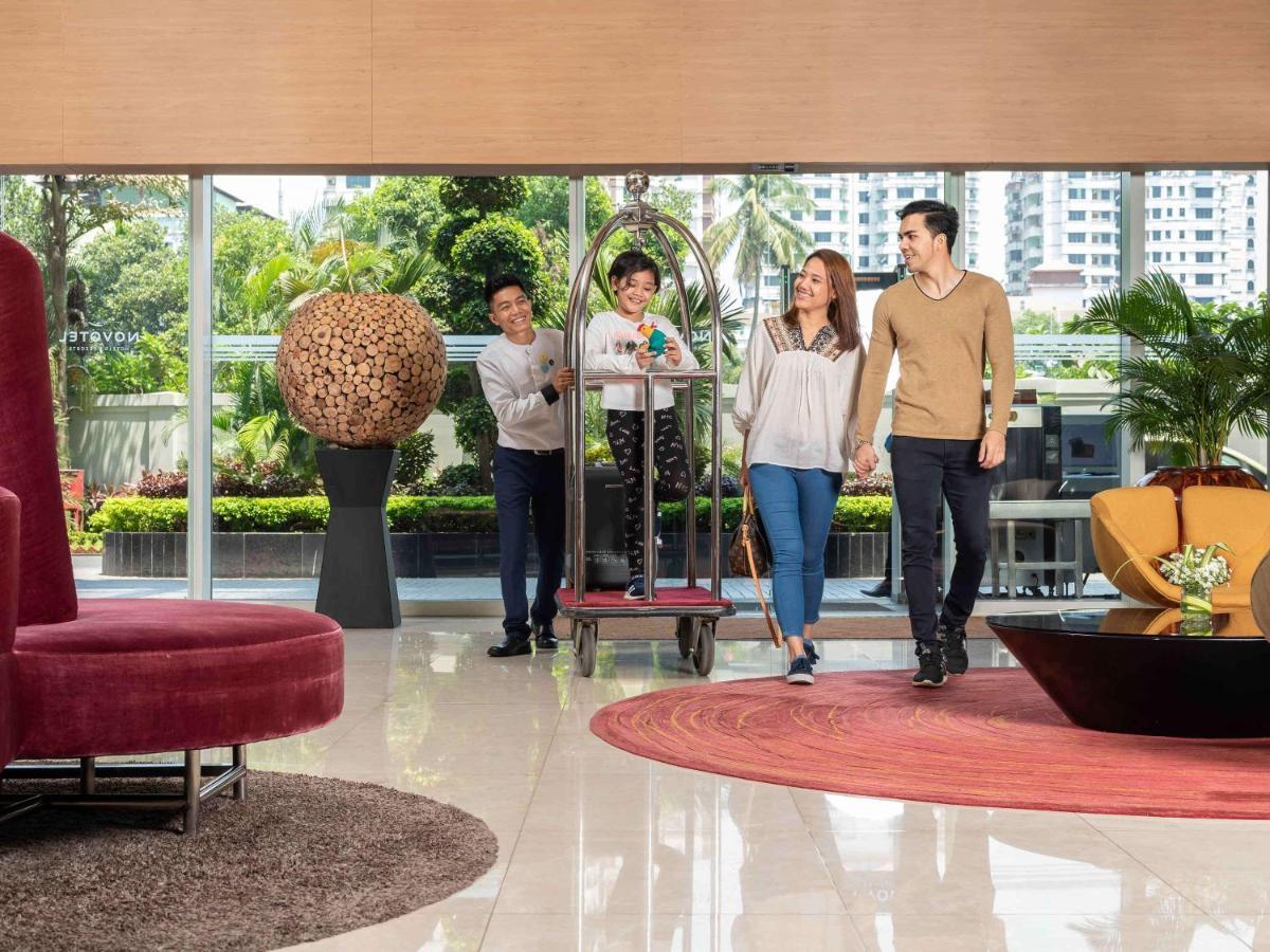 Novotel Yangon Max Екстер'єр фото
